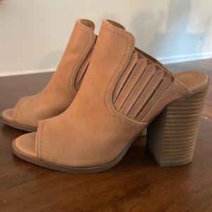 Womens size 7 open toe mule heel